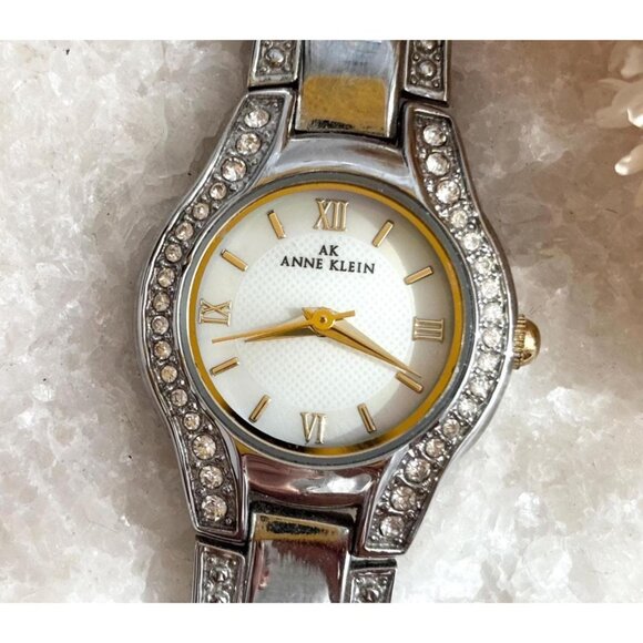 Dual Toned Anne Klein 1121E Round Ladies Vintage Wristwatch - 24mm - WORKS! - Picture 1 of 11